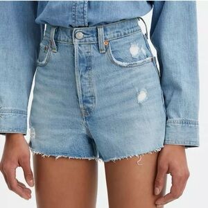 Levi’s Ribcage Shorts